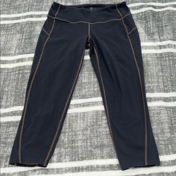 Athleta Gray Leggings with Wide Waistband and Snug Fit - Picture 1 of 12